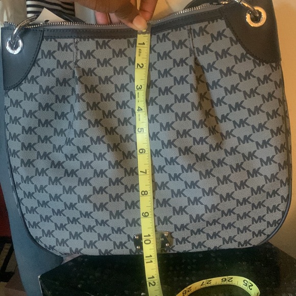 MIchael Kors purse - Picture 11 of 12